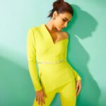 Kriti Sanon Instagram – Chartreuse? Neon Lemon? 
Or shall we call it the Hyphen Color now? 😉