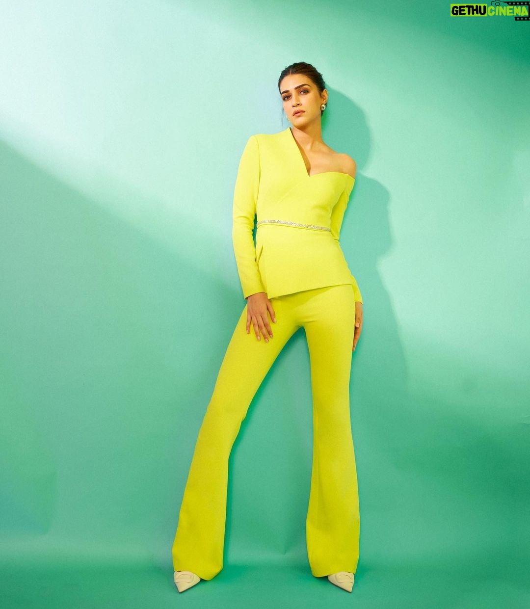 Kriti Sanon Instagram - Chartreuse? Neon Lemon? Or shall we call it the Hyphen Color now? 😉