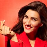 Kriti Sanon Instagram - Hey loves! ✨ Obsessed with all things black? Then Tata CLiQ Palette's Black FriYAY sale is the vibe you need! From global glam to classic faves, they've got your beauty game covered🖤 Swipe through exclusive deals every day till Nov 27th & get up to 50% off on your ride-or-die beauty brands! 💄 Time to go Yayyyyyyy. Let's make this Black Friday the chicest one yet! 💃🏻 #TataCLiQPalette #PersonalisedBeauty #BeautifulObsession #YourBeautyMatchmaker #BlackFriyaySale #BlackFriday #Sale