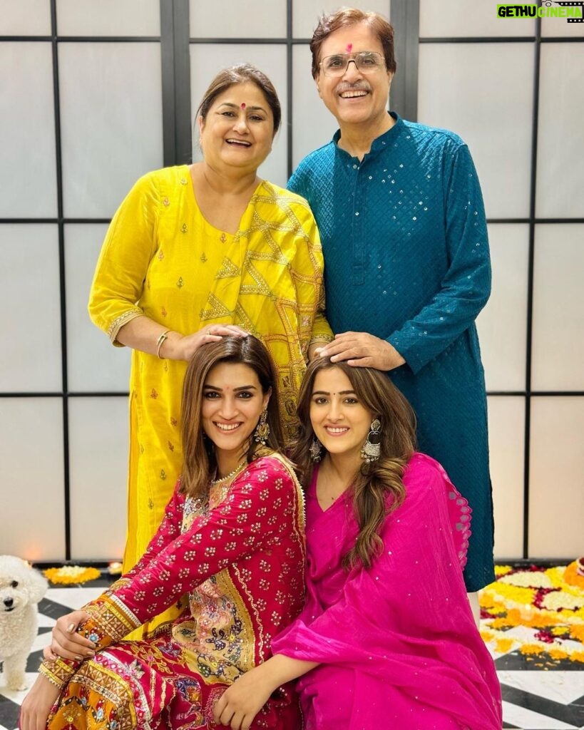 Kriti Sanon Instagram - Clearly we weren’t coordinated!! 🤣 Here’s to a colourful year ahead! ❤️🩷💛💙 Happy Diwali from the Sanon parivaar!! 💥🪔