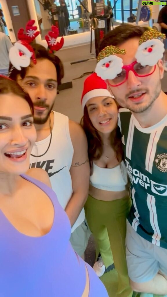 Kriti Sanon Instagram - Merry Christmas from our Tribe! 🎄 The Tribe Retreat 3.0 is coming your way—save the dates, pack your excitement, and join us in Gulmarg❄️ ⛄️ Experience a 5-day retreat filled with high-energy workouts 🔥, Skiing ⛷️ ,Bonfire, engaging group activities, and more 🙌🏼 Dates 28th Feb- 3rd March Limited spots available, don’t miss out! → Registrations open now → DM The Tribe at @thetribeindia