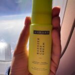 Kriti Sanon Instagram - Basking in the winter sun.. ☀️ Ft. @letshyphen My in-flight and winter saviours : our Barrier Care Cream 🤌 The All I Need LipScreen 🤌 (Trust me! This combination worked so brilliantly even in Manali’s snow!!) 🤌