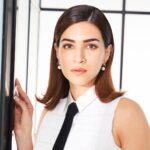 Kriti Sanon Instagram - ♠️♠️ Outfit- @lobbster.official Styled by- @sukritigrover Styling Team- @vanigupta.23 HMU- @aasifahmedofficial @adrianjacobsofficial 📸- @tejasnerurkarr