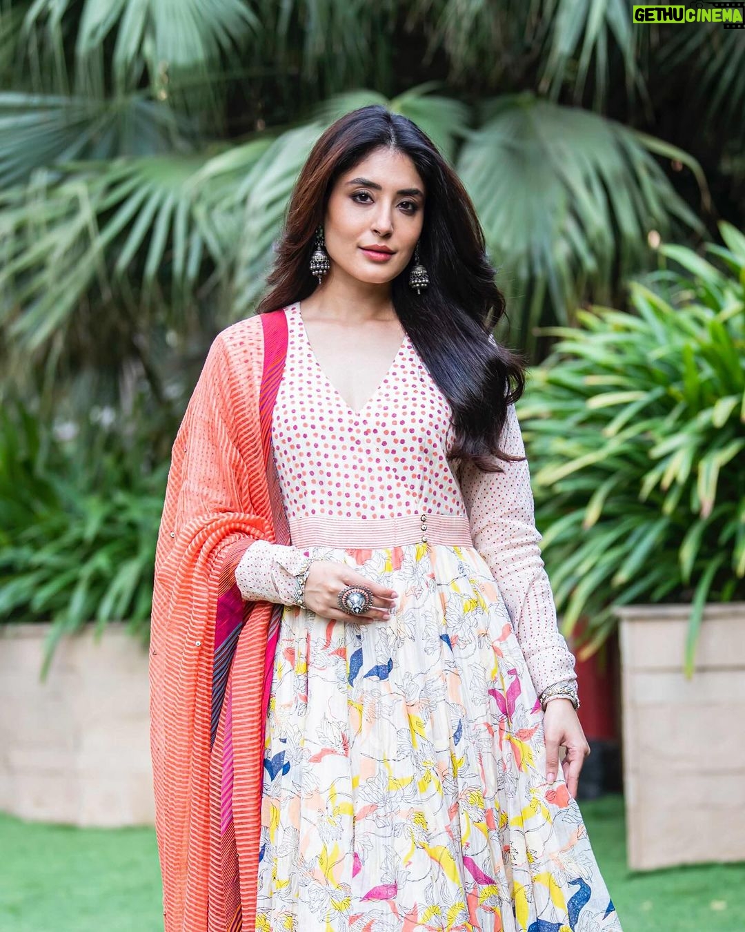 Kritika Kamra Instagram - Couldn’t stop twirling in this easy and elegant kurta set by @studio.swattikapoor ❤️