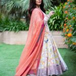 Kritika Kamra Instagram – Couldn’t stop twirling in this easy and elegant kurta set by @studio.swattikapoor ❤️