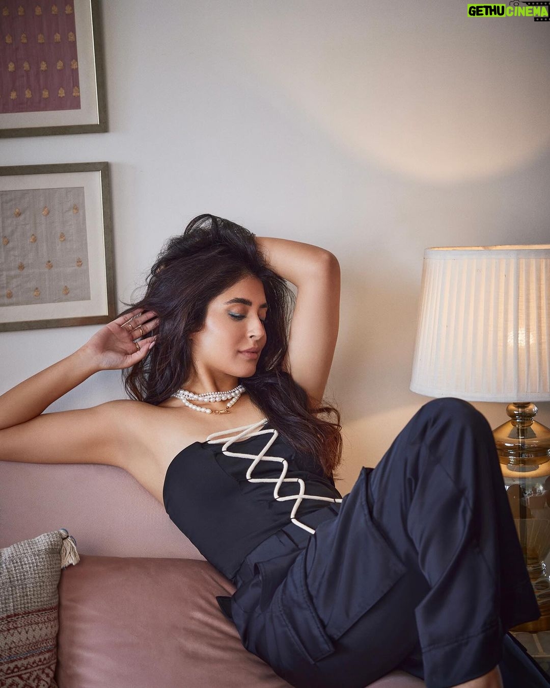 Kritika Kamra Instagram - 🎟️ 📸 @tianakamtephotography Corset @miakee.official Jewellery @rubans.in @oakpinionpr Styled by @sheefajgilani Assisted by @kashishsinhaaa Fashion intern @jhanvikhatwani_ Glam by @chrissybaps Hair by @cletusliuu