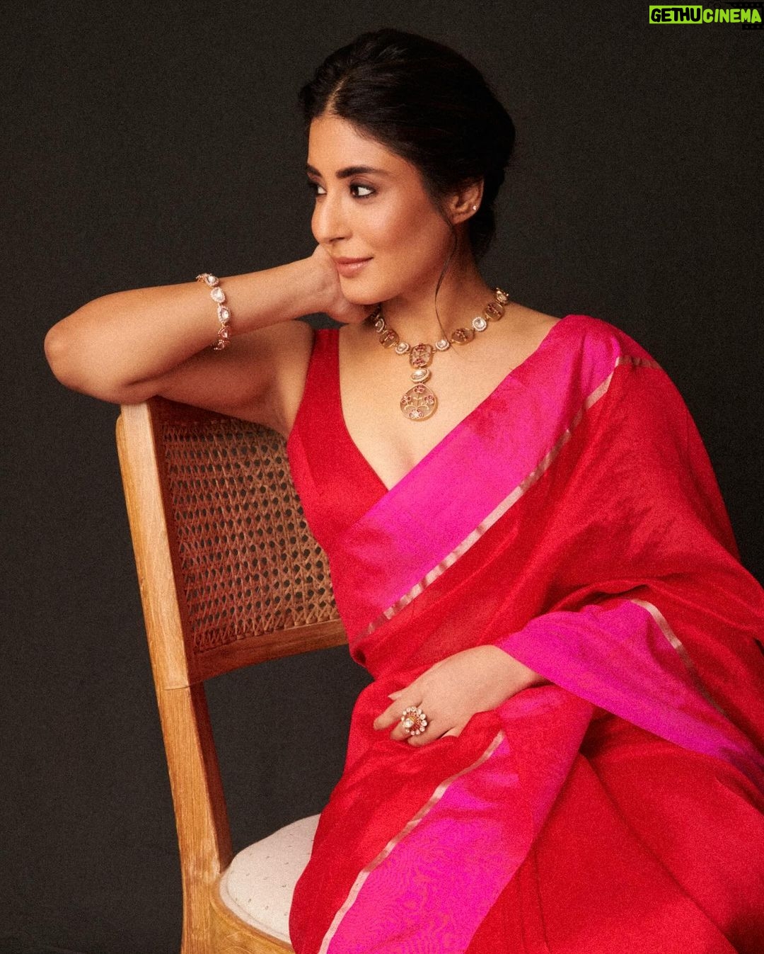 Kritika Kamra Instagram - Kritika Kamra in @cinnabar ❤️ Jewellery @preetimohanofficial @sanzanyjewels Styled by: @styledbyzainabb Styling assistant: @mannatbhallaa Makeup: @miimoglam Hair: @swapnilkashid_ 📸 @kunalgupta91