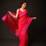 Kritika Kamra Instagram - In Maa’s favourite Chanderi saree of the season 💌 Wearing @cinnabar Jewellery @@preetimohanofficial @sanzanyjewels Styled by: @styledbyzainabb Styling assistant: @mannatbhallaa Makeup: @miimoglam Hair: @swapnilkashid_ 📸 @kunalgupta91