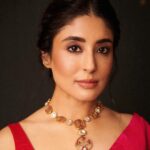 Kritika Kamra Instagram - In Maa’s favourite Chanderi saree of the season 💌 Wearing @cinnabar Jewellery @@preetimohanofficial @sanzanyjewels Styled by: @styledbyzainabb Styling assistant: @mannatbhallaa Makeup: @miimoglam Hair: @swapnilkashid_ 📸 @kunalgupta91