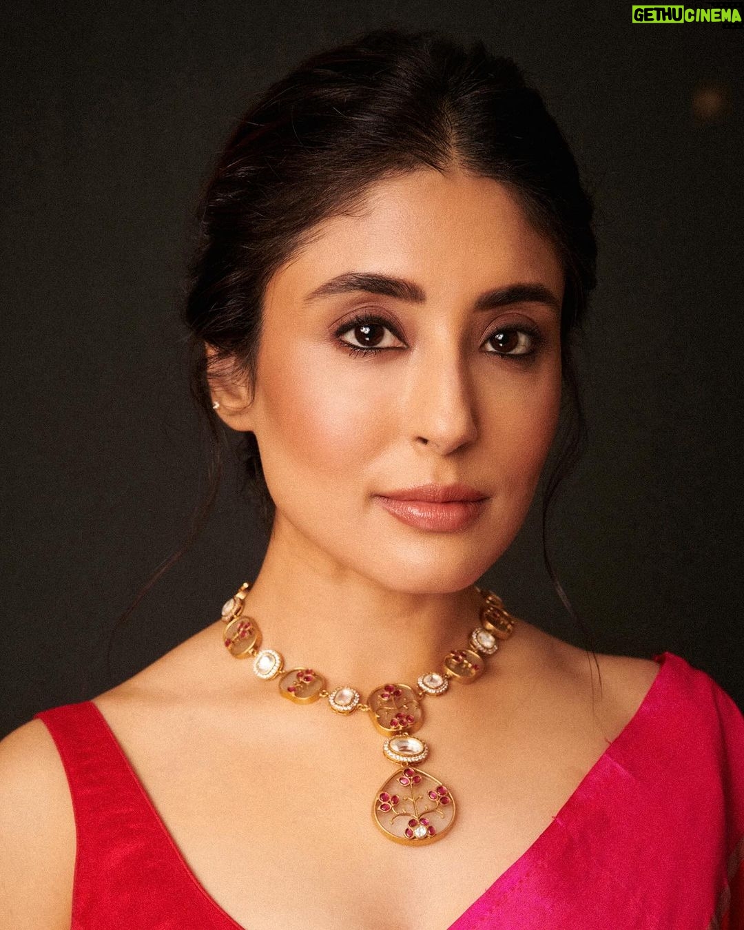 Kritika Kamra Instagram - In Maa’s favourite Chanderi saree of the season 💌 Wearing @cinnabar Jewellery @@preetimohanofficial @sanzanyjewels Styled by: @styledbyzainabb Styling assistant: @mannatbhallaa Makeup: @miimoglam Hair: @swapnilkashid_ 📸 @kunalgupta91