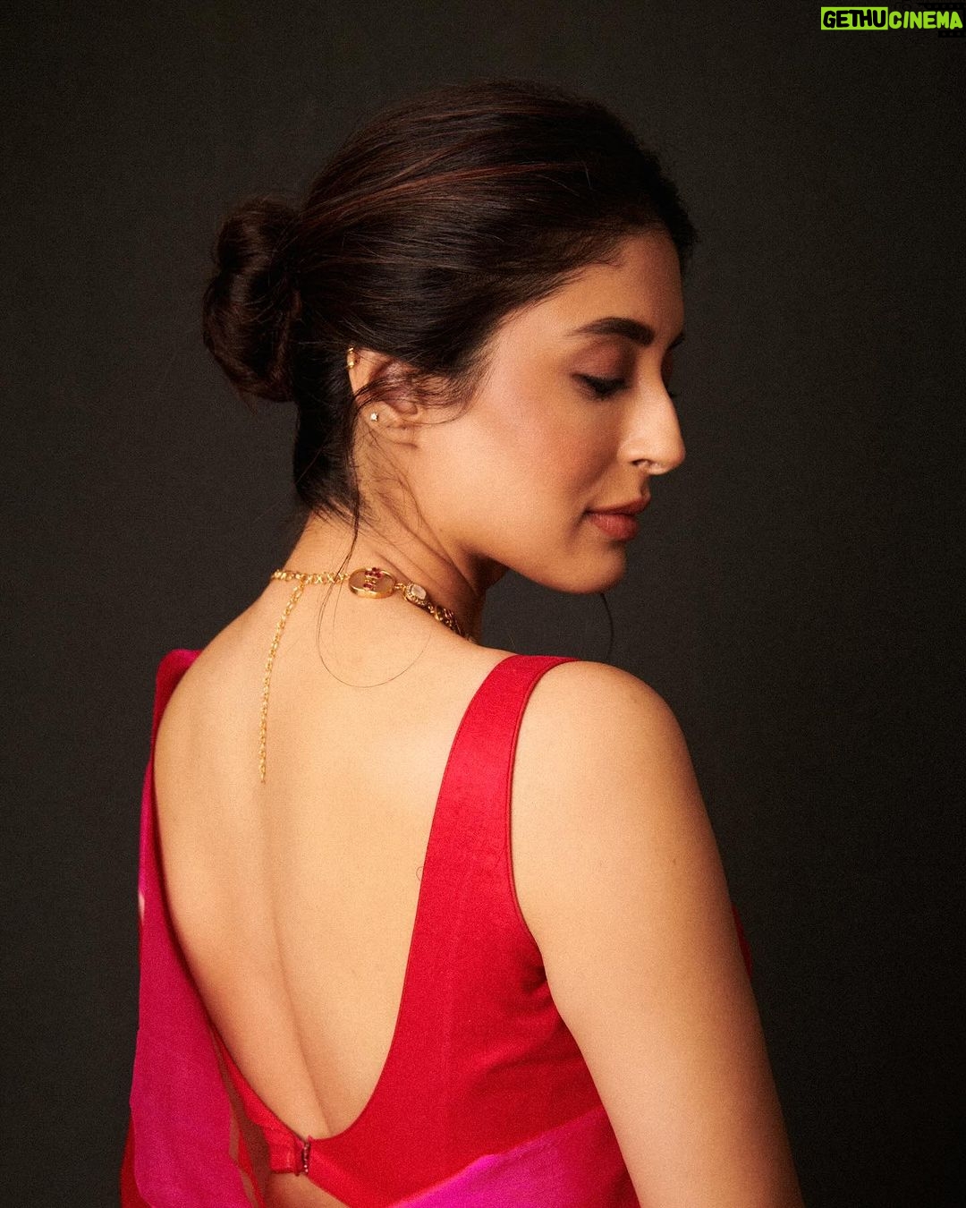 Kritika Kamra Instagram - In Maa’s favourite Chanderi saree of the season 💌 Wearing @cinnabar Jewellery @@preetimohanofficial @sanzanyjewels Styled by: @styledbyzainabb Styling assistant: @mannatbhallaa Makeup: @miimoglam Hair: @swapnilkashid_ 📸 @kunalgupta91
