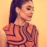 Kritika Kamra Instagram - Nightcrawlers unite! Outfit : @labelmannatgupta Accessories: @misho_designs Stylist : @beezsharma 🧡 Style Team : @naishasinghvi Photographer : @vievekdesai Hair : @swapnilkashid_ Makeup : @miimoglam #bollywoodhungama #bollywoodhungamaottindiafest #bhottindiafest #indiaentertainmentawards