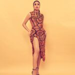 Kritika Kamra Instagram - Nightcrawlers unite! Outfit : @labelmannatgupta Accessories: @misho_designs Stylist : @beezsharma 🧡 Style Team : @naishasinghvi Photographer : @vievekdesai Hair : @swapnilkashid_ Makeup : @miimoglam #bollywoodhungama #bollywoodhungamaottindiafest #bhottindiafest #indiaentertainmentawards