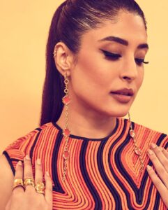 Kritika Kamra Instagram - Nightcrawlers unite! Outfit : @labelmannatgupta Accessories: @misho_designs Stylist : @beezsharma 🧡 Style Team : @naishasinghvi Photographer : @vievekdesai Hair : @swapnilkashid_ Makeup : @miimoglam #bollywoodhungama #bollywoodhungamaottindiafest #bhottindiafest #indiaentertainmentawards
