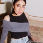 Kritika Kamra Instagram - • lay low • boss up • only 2 modes 📸 @ridgefernandes Makeup: @miimoglam Hair: @swapnilkashid_ Top:@thebaeclub.in Ear cuff: @palmonas_official Stylist: @sheefajgilani Team: @astha_kothari @palakshahh18 @jhanvikhatwani_