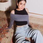 Kritika Kamra Instagram - • lay low • boss up • only 2 modes 📸 @ridgefernandes Makeup: @miimoglam Hair: @swapnilkashid_ Top:@thebaeclub.in Ear cuff: @palmonas_official Stylist: @sheefajgilani Team: @astha_kothari @palakshahh18 @jhanvikhatwani_