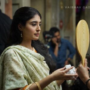 Kritika Kamra Instagram - I never feel my character on the first day of shoot. No amount of prep or thinking helps. When I sit in the makeup chair on Day 1, I feel like an imposter. It’s the people around who believe I am that name on the door of the vanity van. 

With Habiba, it was no different. Armed with a brilliant arc thanks to @rensildsilva @filmwaalasam @chaitanya.chopra and the right words and rhythm gifted by @abbasdalal @hussain.dalal , I arrived on set with gratitude towards @castingbay knowing very well, I wasn’t her yet. It’s the conviction and talent of a great team that sails you through. Things you do everyday become a ritual and somewhere along the way you become the person. 
It was the right amout of kajal that @sama.rajan put in my eyes everyday while gently enquiring about scenes we were going to shoot; @ray_han_san patiently braiding my hair while making sure the music he played was always as per my mood or nerves; the big & small nose pins and mismatched dupattas  @zeebamiraie @prachi_dhamnaskar dressed me in that made me look like a person and clothes not costume. 
@nitinvgaikwad gave me my room, us our home.. heck, he gave us a city! @johnschmidtdp lensed us and our world in ways we could’ve never imagined. @sejaldeshpande set goals of grit and fearlessness in real life. 

And @shujaatsaudagar .

@shujaatsaudagar right from the first reading called me Habiba with belief I didn’t have and in that short amount of time, nobody else could’ve had. He put his trust in me and his heart and soul into his work every single day. He made me believe.. in me, in this world. After all, #BambaiMeriJaan is his world, we’re just fortunate to live in it.
Somewhere along this journey I started feeling my character’s pulse. And on the last day, I cried. It’s strange to miss someone like her but I did.. for quite a while, because I had only just found Habiba. 

Pictures - 

1. Cover page; album : Habiba 
2. Final checks
3. Mood check 
4. An unforgettable night
5. Habiba’s room at Musafirkhana
6. Dara > skyline 
7. Family ❤️
8. The Master in the shadows 🪄 
9. A souvenir from set that now sits on my dresser 💝 

#makingof #habiba #bambaimerijaanonprime @primevideoin @excelmovies