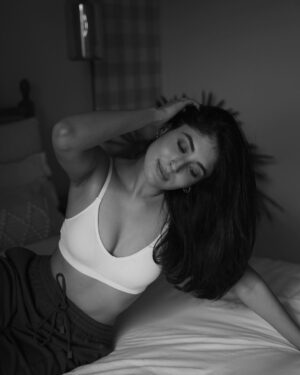 Kritika Kamra Instagram - 💌 as precious as sunrays on mostly grey days ⛅️