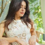 Kritika Kamra Instagram - Aloha! It’s been a while. 📸 @theabhivalera @fifteenproduction_ @aayushi.ruparel ✨