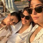 Kritika Kamra Instagram - Goa for a minute 🫰 @additigupta @rittichopra @rahulkamra