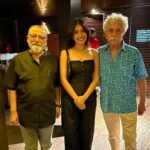 Kritika Kamra Instagram - My biggest flex! Nothing will top this. #Legends #NaseeruddinShah #PankajKapur #KaunBanegiShikharwati #Bheed