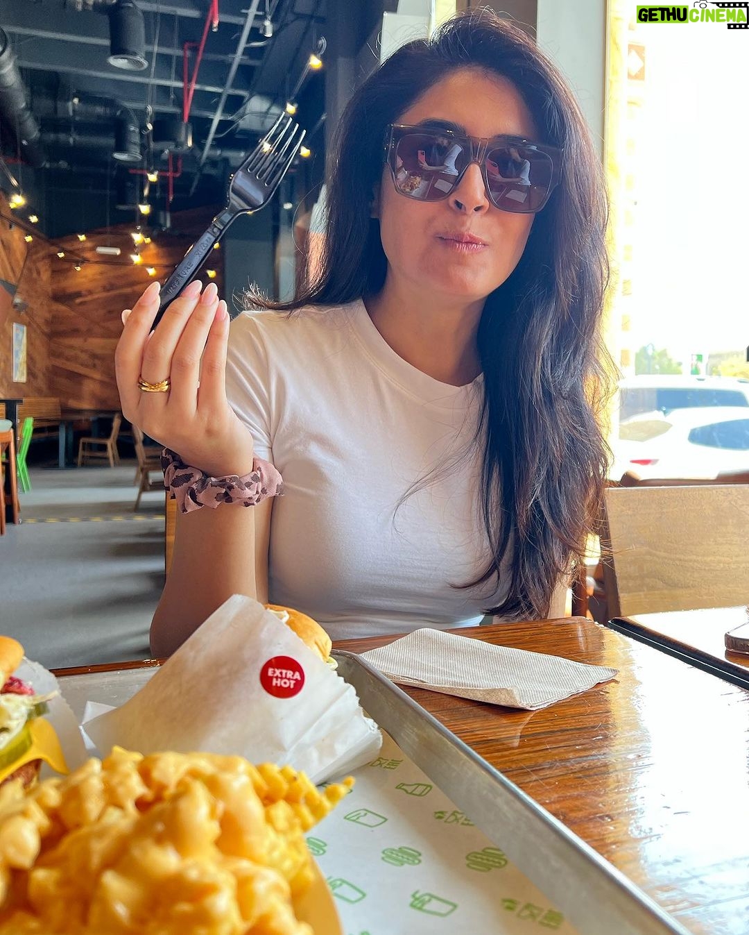Kritika Kamra Instagram - Caption on 7 👀