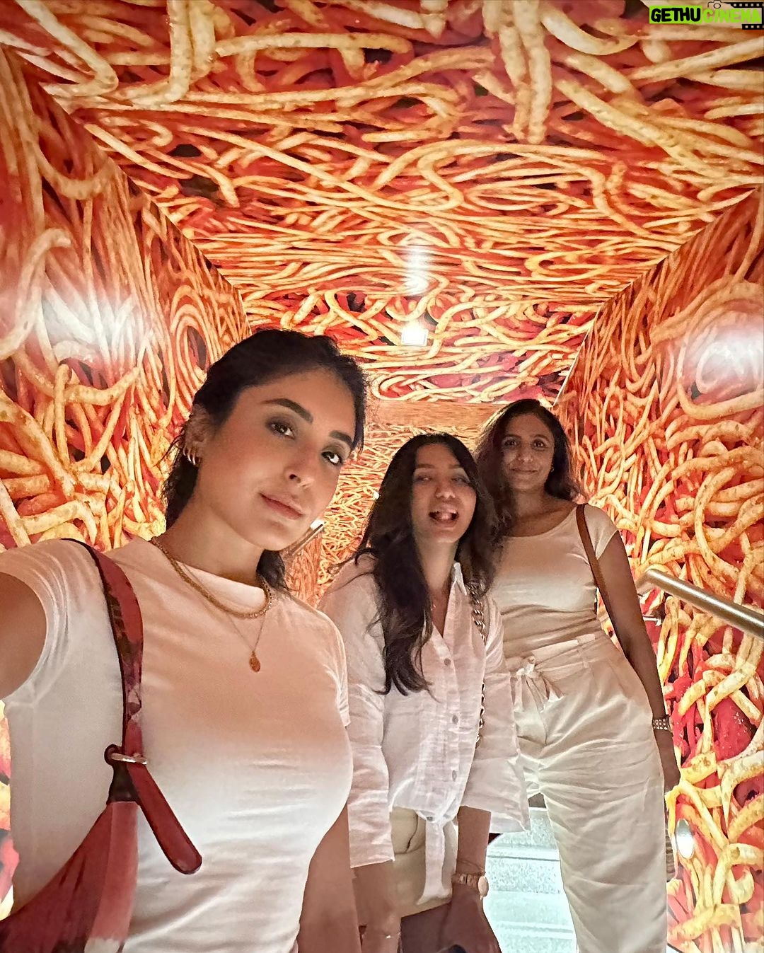 Kritika Kamra Instagram - Arting around Nita Mukesh Ambani Cultural Centre