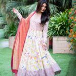 Kritika Kamra Instagram – Couldn’t stop twirling in this easy and elegant kurta set by @studio.swattikapoor ❤️