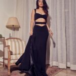 Kritika Kamra Instagram - Announcement incoming 💫 11:11 Stay #hookedtozee5 Styled by @khyatibusa In @lexiclothing @frisky.in ring @studioviange Photos by @dieppj 🖤