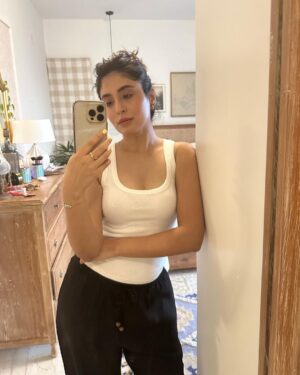 Kritika Kamra Instagram - Pyjamas everyday, everywhere. 
(mother is not pleased)