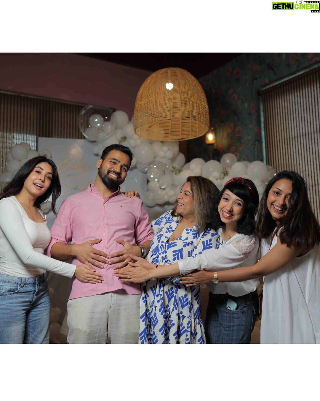 Kritika Kamra Instagram - Baby Saikia’s gonna be here soon! 💝 Clearly we can’t keep calm! @nupurnagpal @saikd_ #mryoda Delhi