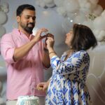Kritika Kamra Instagram - Baby Saikia’s gonna be here soon! 💝 Clearly we can’t keep calm! @nupurnagpal @saikd_ #mryoda Delhi