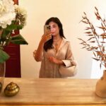 Kritika Kamra Instagram - 10 mins late because 🪞
