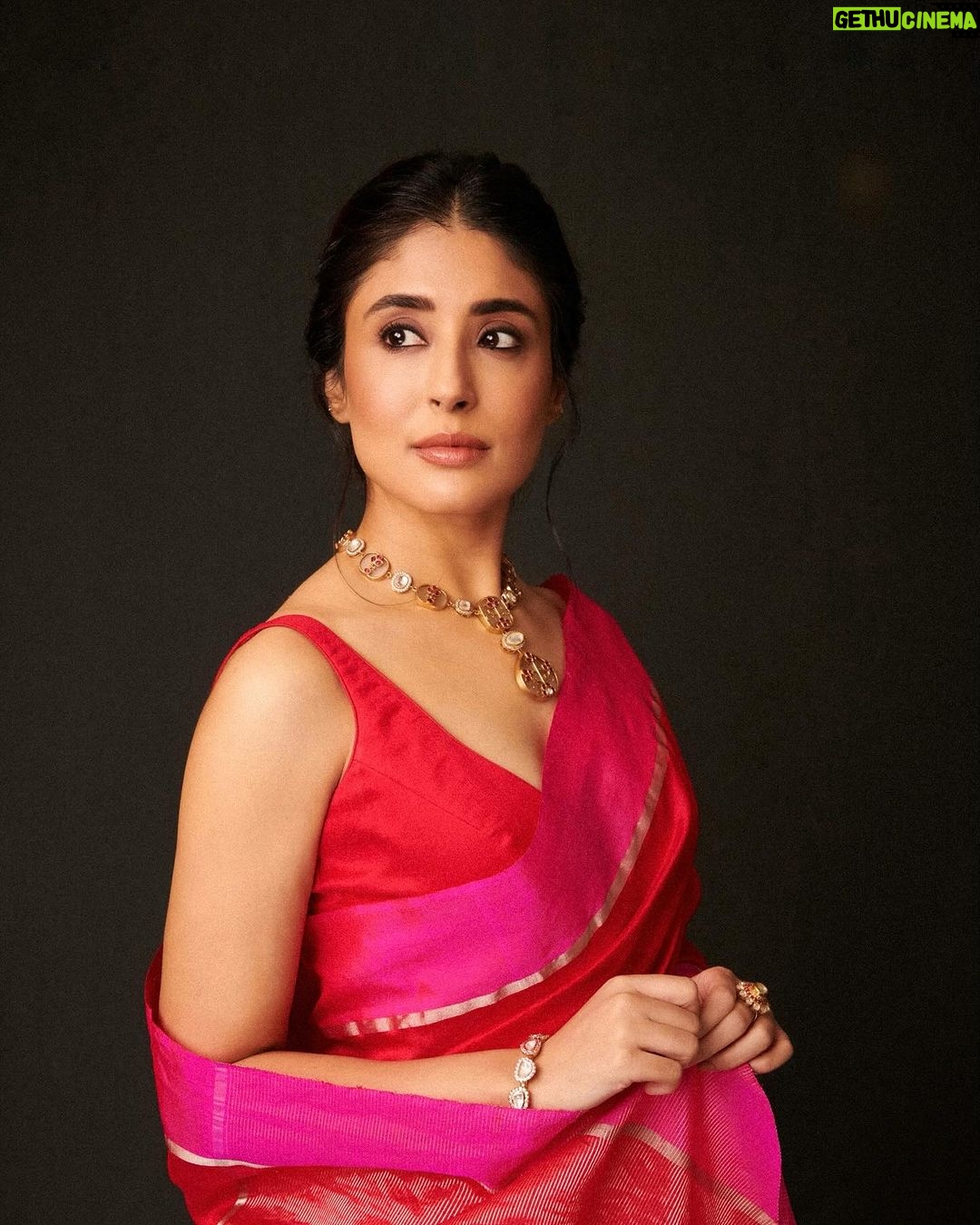 Kritika Kamra Instagram - In Maa’s favourite Chanderi saree of the season 💌 Wearing @cinnabar Jewellery @@preetimohanofficial @sanzanyjewels Styled by: @styledbyzainabb Styling assistant: @mannatbhallaa Makeup: @miimoglam Hair: @swapnilkashid_ 📸 @kunalgupta91