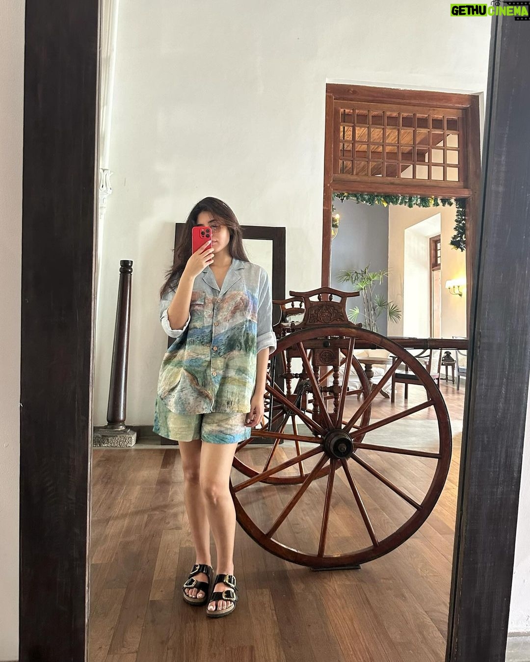 Kritika Kamra Instagram - Not counting steps or calories. Busy lazing, gazing and grazing 🤭
