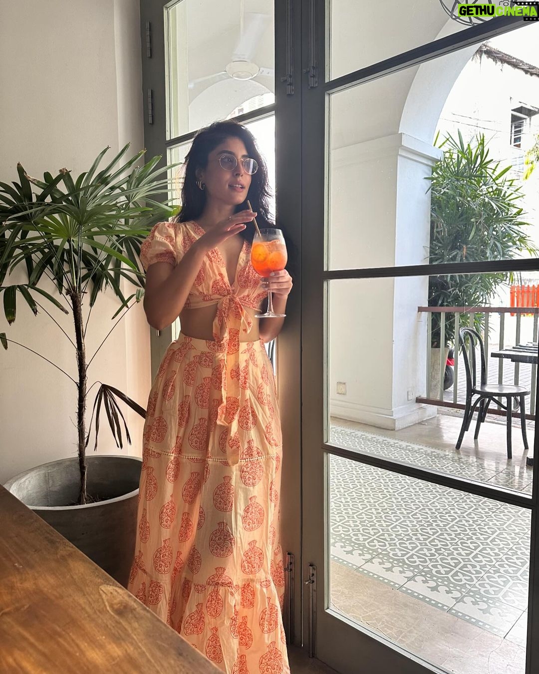 Kritika Kamra Instagram - Not counting steps or calories. Busy lazing, gazing and grazing 🤭