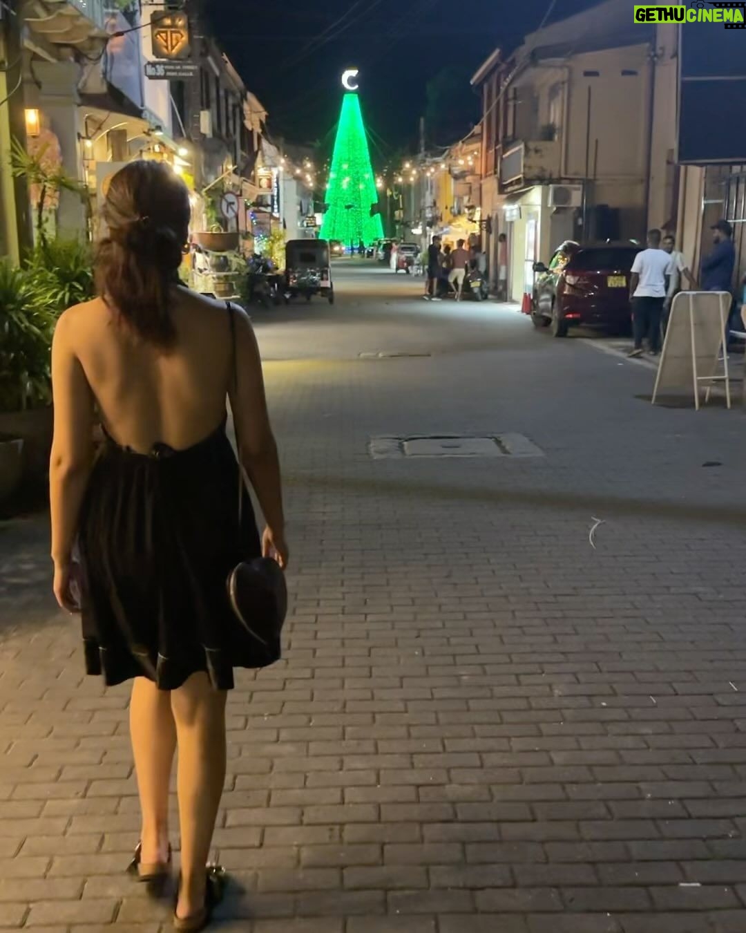 Kritika Kamra Instagram - Not counting steps or calories. Busy lazing, gazing and grazing 🤭