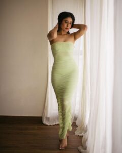 Kritika Kamra Instagram - 📸 @bharat_rawail 👗 @jeevikab 💄 @anumariyajose 💁🏻‍♀️ @nayanhair