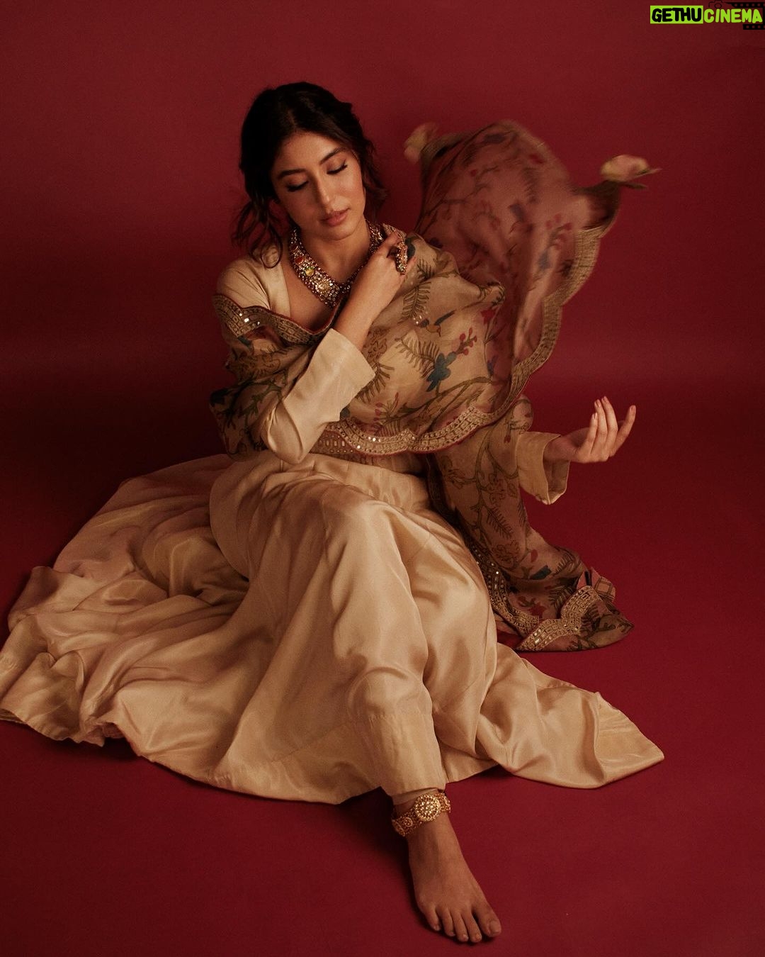 Kritika Kamra Instagram - ๐น ๐ธ @pehelaggarwal Stylist - @styledbyzainabb Assisted by - @mannatbhallaa Makeup - @taskeen_c Hair- @niyati_kothari Outfit- @archanajaju.in Jewellery- @sanzanyjewels @dipublicrelations Ring&anklet- @preetimohanofficial