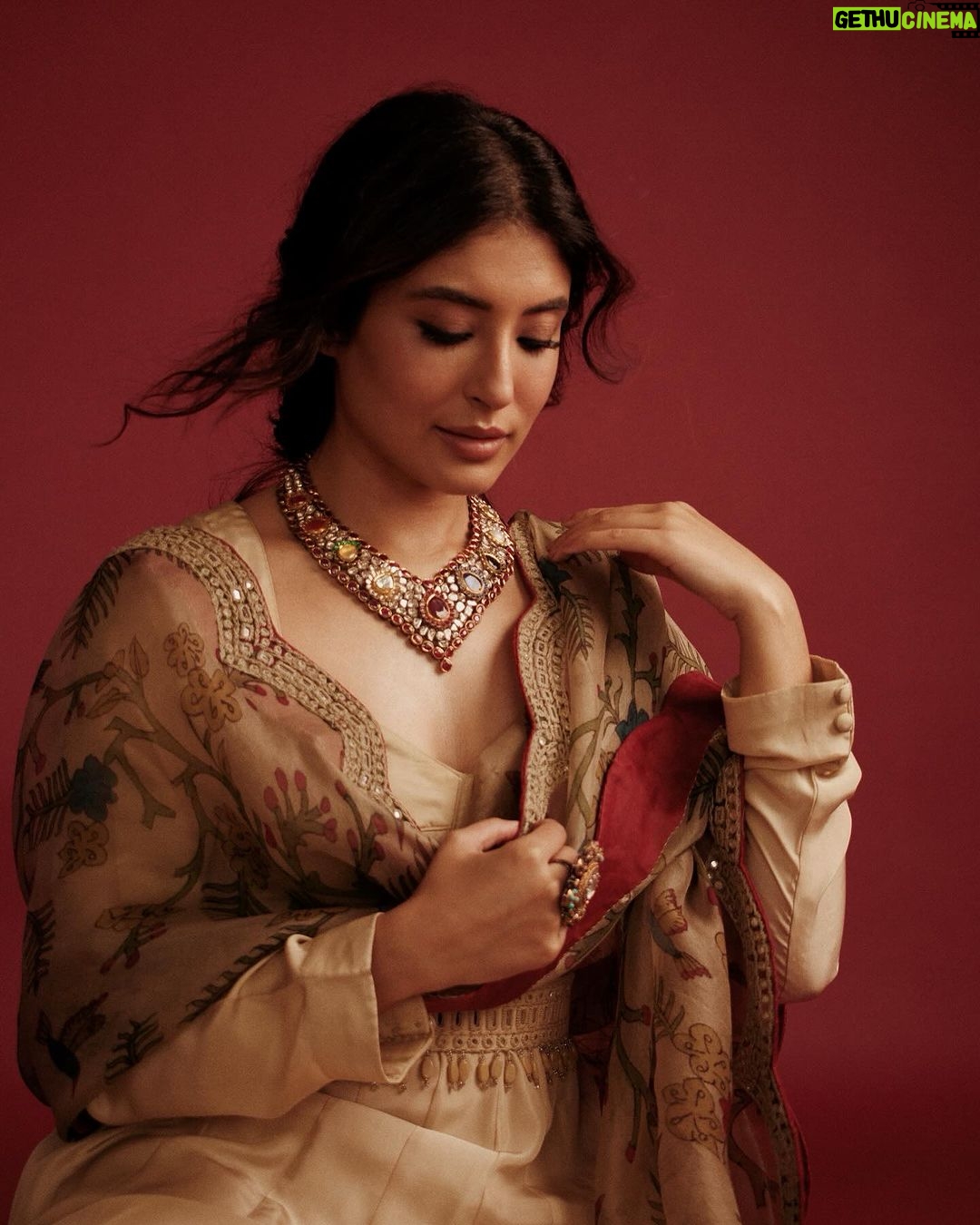 Kritika Kamra Instagram - ๐น ๐ธ @pehelaggarwal Stylist - @styledbyzainabb Assisted by - @mannatbhallaa Makeup - @taskeen_c Hair- @niyati_kothari Outfit- @archanajaju.in Jewellery- @sanzanyjewels @dipublicrelations Ring&anklet- @preetimohanofficial