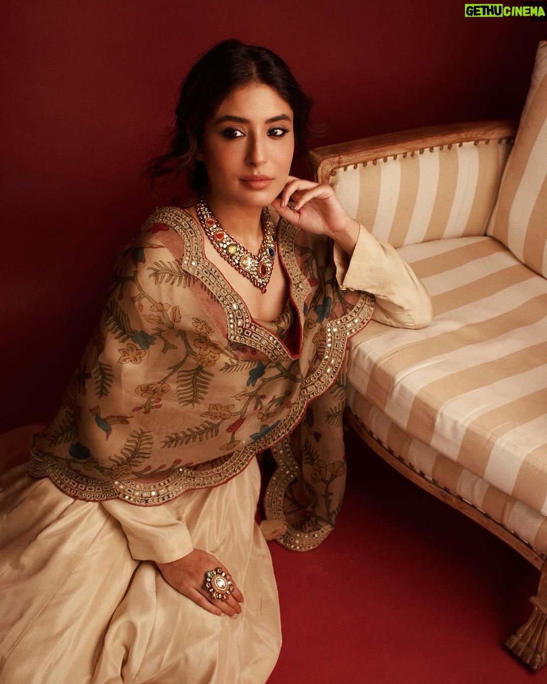 Kritika Kamra Instagram - ๐น ๐ธ @pehelaggarwal Stylist - @styledbyzainabb Assisted by - @mannatbhallaa Makeup - @taskeen_c Hair- @niyati_kothari Outfit- @archanajaju.in Jewellery- @sanzanyjewels @dipublicrelations Ring&anklet- @preetimohanofficial