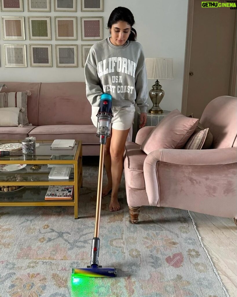Kritika Kamra Instagram - Pre diwali cleaning is obviously a non negotiable, but what about post diwali cleaning?! After hosting people at home & enjoying, it’s time to clean up 🧺🫧 I have always relied on Dyson Vacuums & this one is even better - a new colour with a few new bonus attachments ✨ It’s limited edition, so better check it out soon @dyson_india #DysonIndia #DysonHome #DysonV12 #Gifted