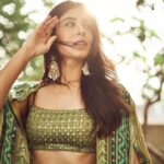 Kritika Kamra Instagram - धूप किनारे iykyk