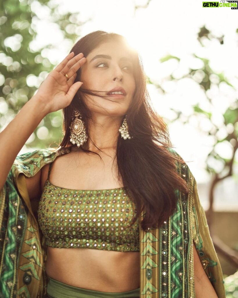Kritika Kamra Instagram - धूप किनारे iykyk