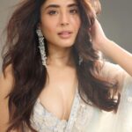 Kritika Kamra Instagram - 🫧🥹 Wearing @mishruofficial and @siaartjewellery Stylist- @styledbyzainabb Assisted by @mannatbhallaa Makeup- @miimoglam Hair- @kimberlyychu Lensed by @venurasuri
