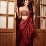 Kritika Kamra Instagram - Love, light and peace ❤️✨ Happy Diwali 🪔 Wearing @ri_ritukumar Jewellery @goldenwindow @ascend.rohank @styledbyzainabb thanks for picking this saree, I love it 🥰 @saurabh_sonkar thank you for the portraits 🫶