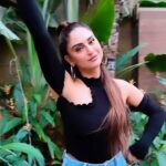 Krystle D’Souza Instagram – My favourite thing to do these days are ‘gaadi vich gediyaan listening to @nehakakkar and @rohanpreetsingh ‘s new song #GaadiKaali 
.
.

#NehaKakkar #Rohanpreet #Nehupreet