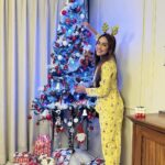 Krystle D'Souza Instagram - Merry Christmas from me and my tree 🎄🤣