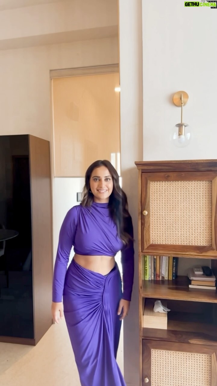 Kusha Kapila Instagram - can call Mumbai my home now. Big thanks to @beautifulhomes.india who transformed my house into a beautiful home that I love coming back to from long shoot days. From the textured walls to the gorgeous spacious sofa to all the beautiful rattan furniture, this home beautifully marks the beginning of my Mumbai journey. @asianpaints #BeautifulHomesService #AsianPaints . . . Outfit @zwaan.official Jewels by @ethnicandaz Styled by @ayeshaaminnigam with @mehullsinglla