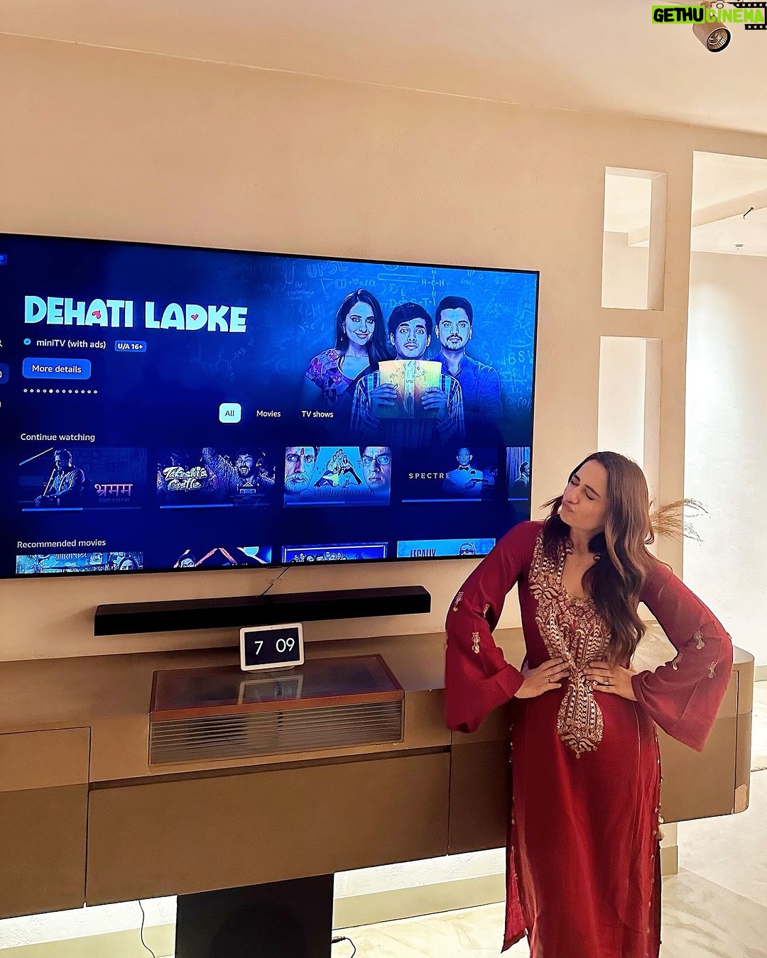 Kusha Kapila Instagram - dehati ladke is now streaming on @amazonminitv, also on @primevideoin You can download the app too or browse it from your amazon shopping app, all for free. Zaroor dekhiyega. Sweet show hai @shinepandey @aasifkhan_1 @saamyajainn @raghav_sharmaaaaa @tanish7t congratulations ✨🫶 my suit is a gift from @inej.in ✨